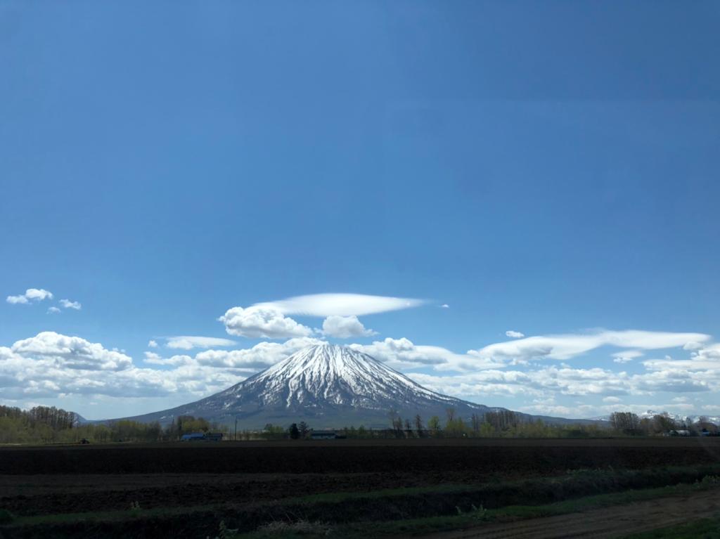 ついに山の頂上も雪化粧！！