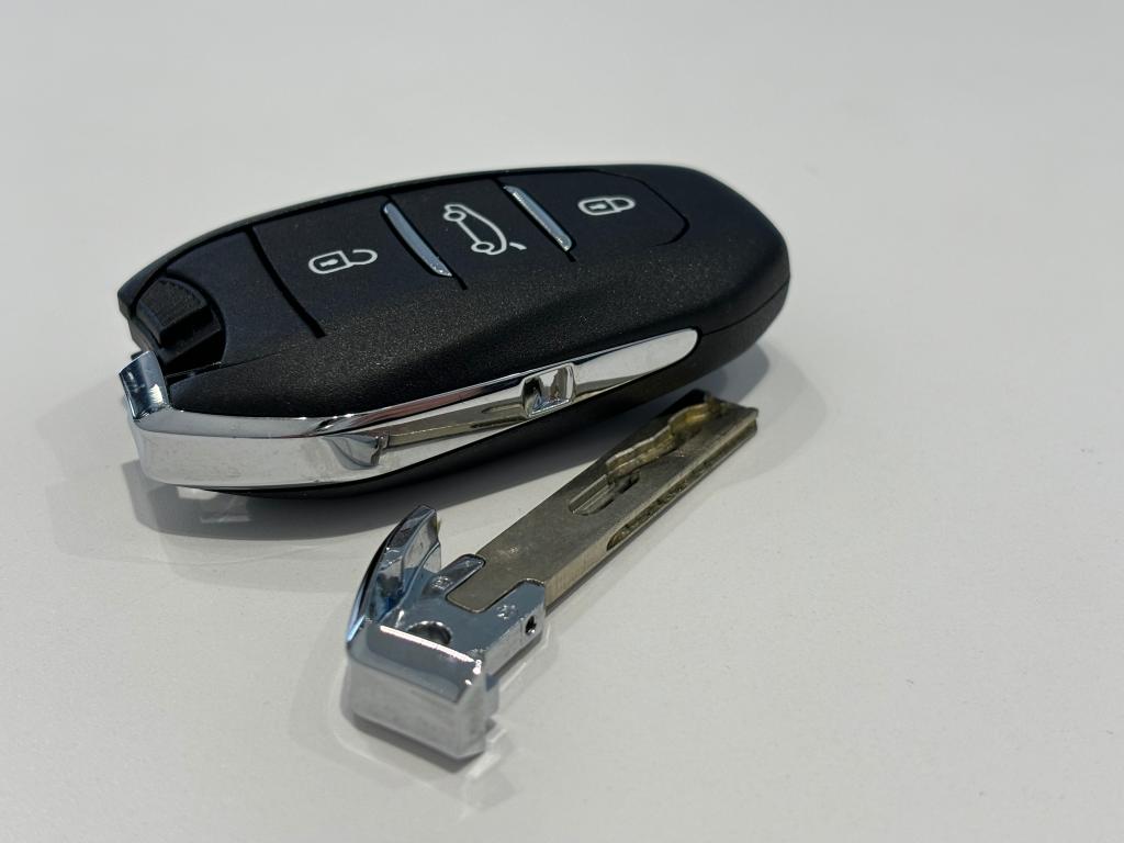 Citroën車のキーブレードの取り出し方！おまけあり！