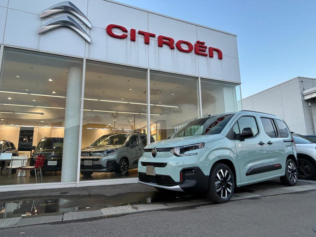 ベルランゴ　特別カラー「アクアグリーン」