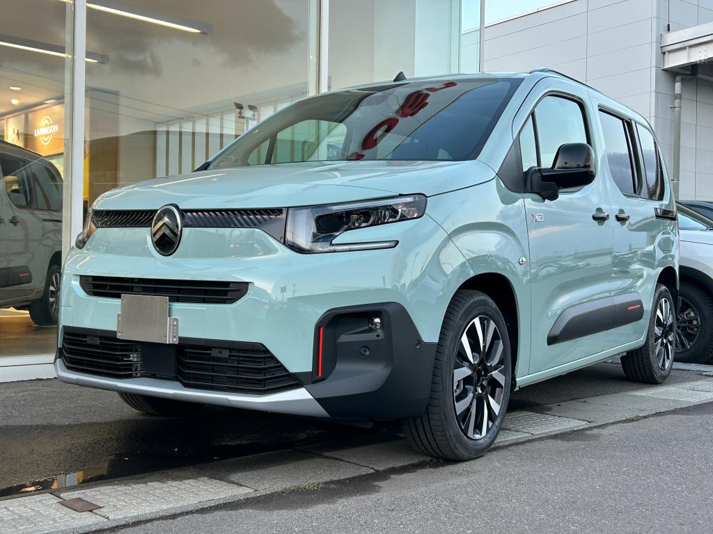 ベルランゴ　特別カラー「アクアグリーン」