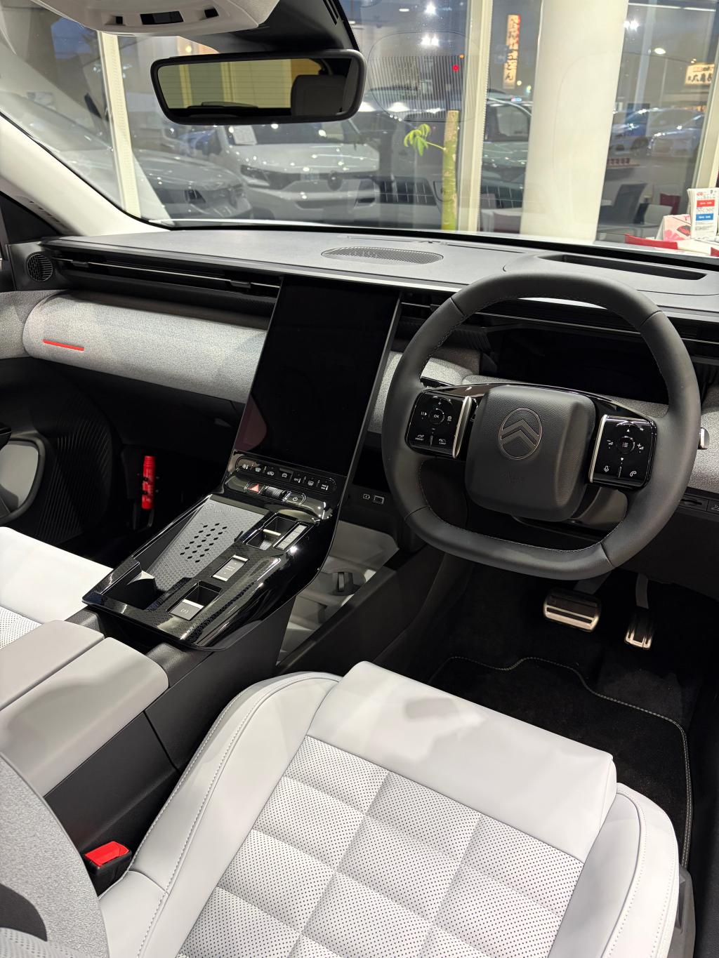 「NEW CITROËN C5 AIRCROSS HYBRID」～内装編第1弾～