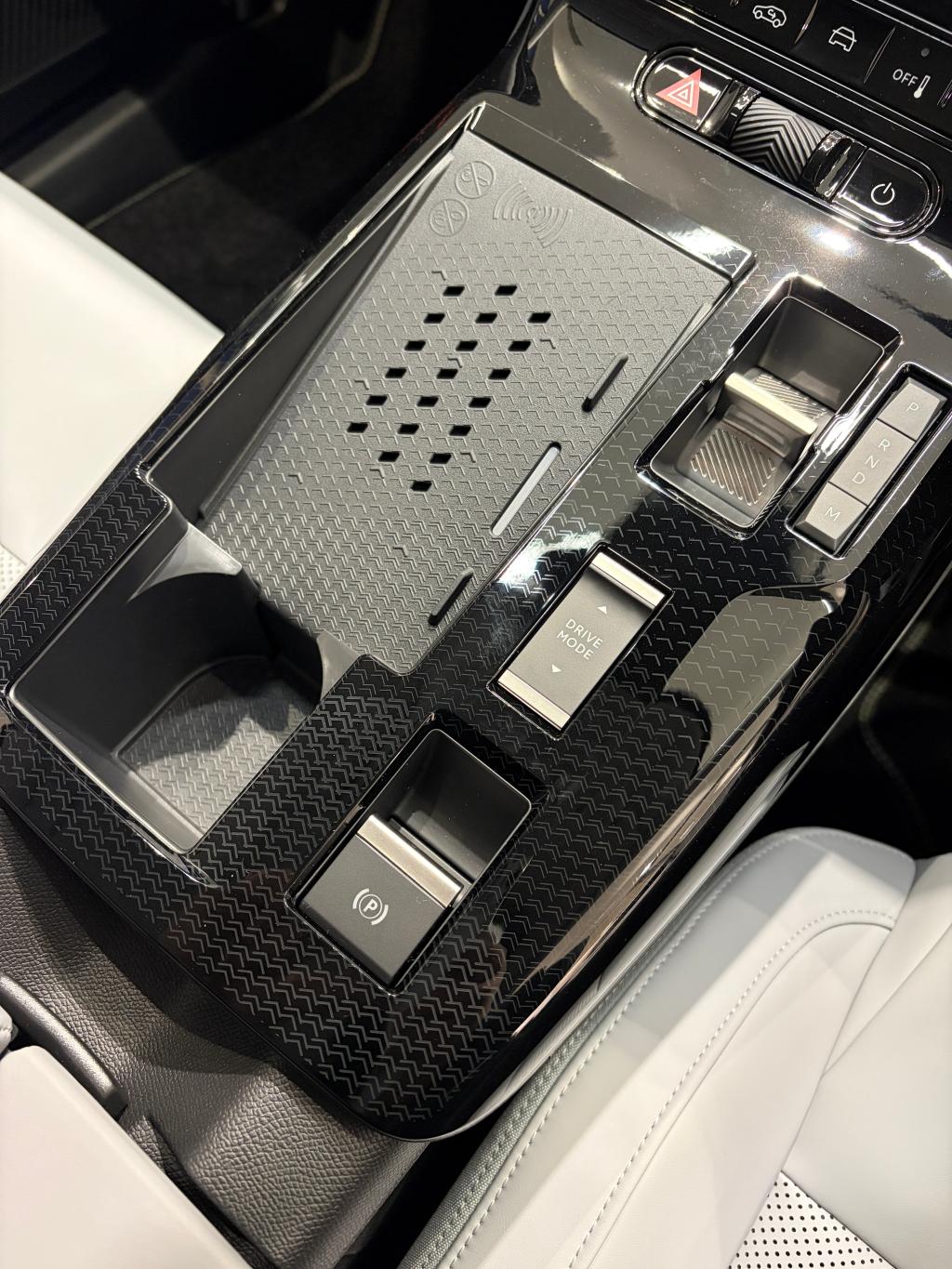 「NEW CITROËN C5 AIRCROSS HYBRID」～内装編第1弾～