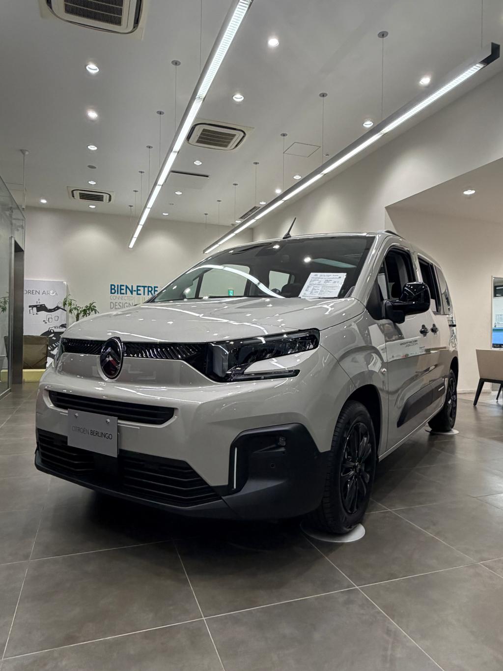 ショールームの車両配置を変更いたしました！！